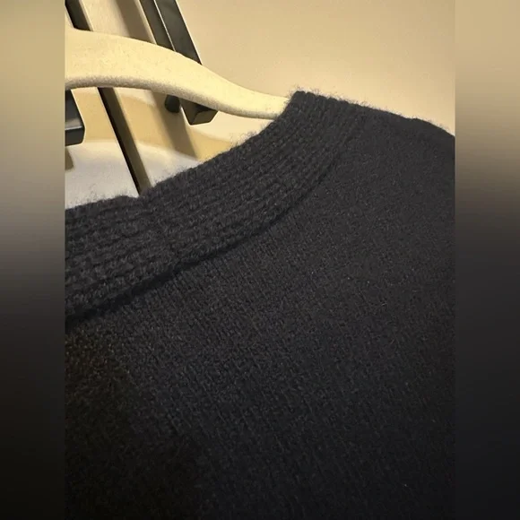 VINCE 100% Cashmere Women's Navy V-Neck Sweater Size XXL - Picture 7 of 9